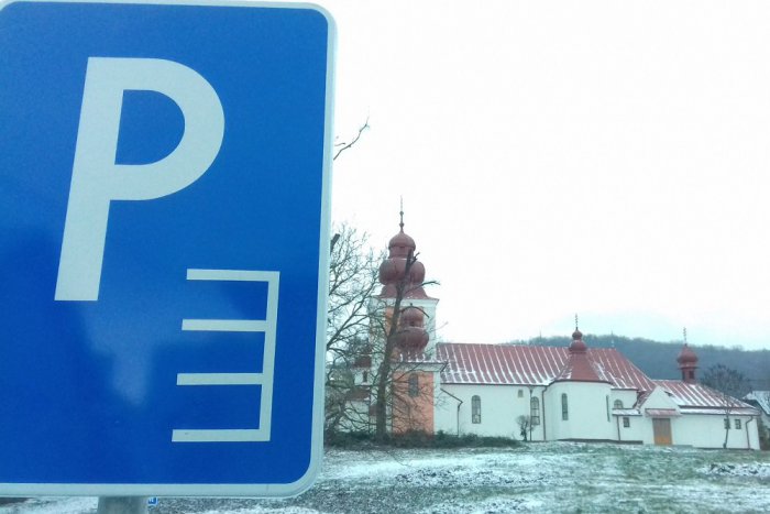 Ilustračný obrázok k článku Dobrá správa pre vodičov: V Humennom je už hotové nové parkovisko, pozrite si ho