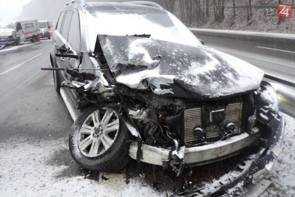 Ilustračný obrázok k článku FOTO: Nehoda 4 áut na rýchlostnej ceste R1. Pri zrážke sa zranila aj Bystričanka