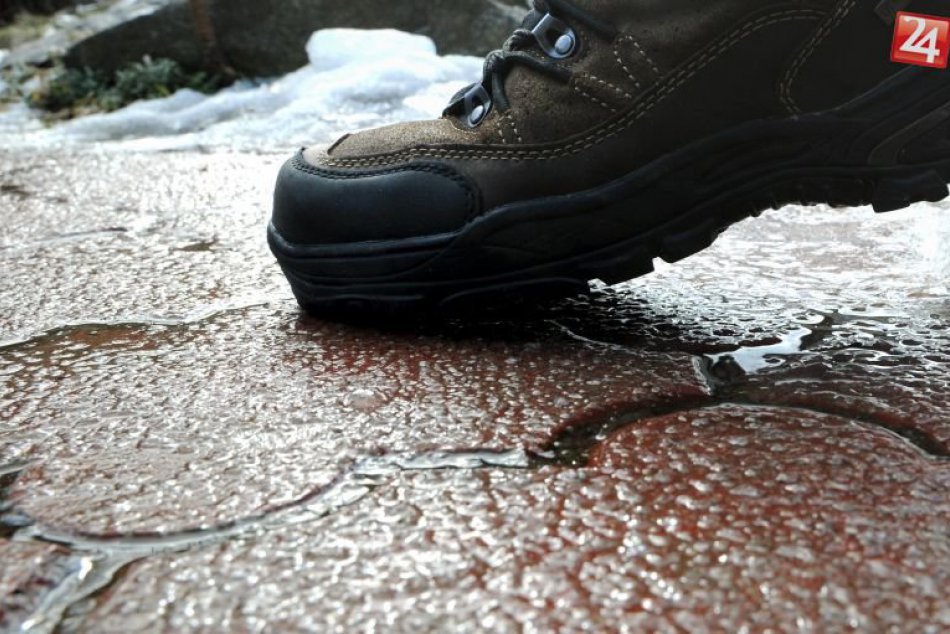 Ilustračný obrázok k článku Zmena počasia: Začiatkom budúceho týždňa hrozia mrznúce zrážky a poľadovica