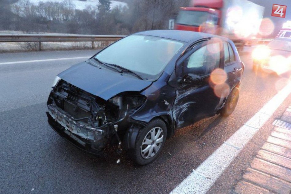 Ilustračný obrázok k článku FOTO z miesta nehody na R1 pred Zvolenom. Vodička dostala šmyk, nasledoval náraz