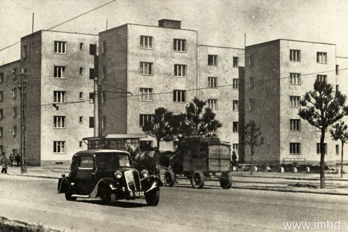 Ilustračný obrázok k článku Nová doba: Komplex domov aj dnes uchvacuje svojou čistou architektúrou