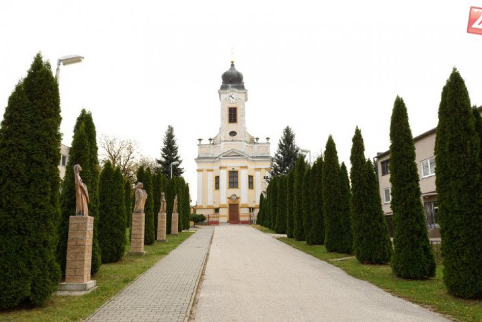 Ilustračný obrázok k článku Návštevníci Mane sa dozvedia viac z histórie: Obec stavila na náučné tabule