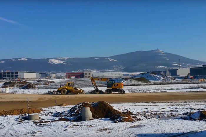 Ilustračný obrázok k článku VIDEO: Priamo do útrob staveniska Jaguaru v Nitre, takto tam vyzerá denný život