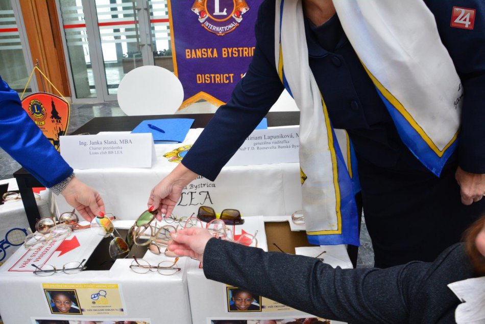 Ilustračný obrázok k článku FOTO: Nevšedná aktivita v bystrickej nemocnici. Vyzbierané okuliare budú pomáhať