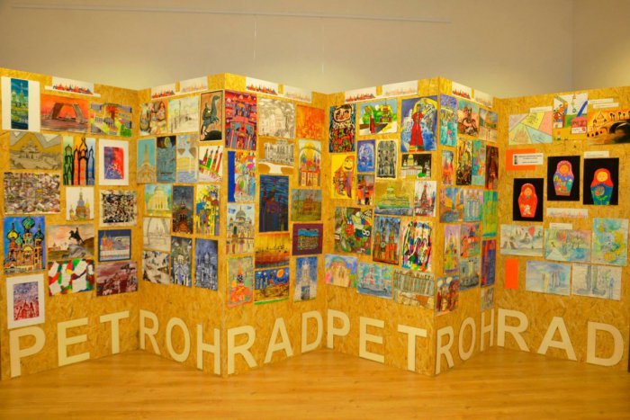 Ilustračný obrázok k článku FOTO: Petrohrad očami detí naberá na popularite, maľby prišli aj zo zahraničia