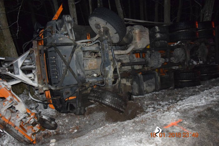 Ilustračný obrázok k článku Podnapitý cestár sa neďaleko Košíc vysypal do priekopy: Nafúkal 1,73 promile!