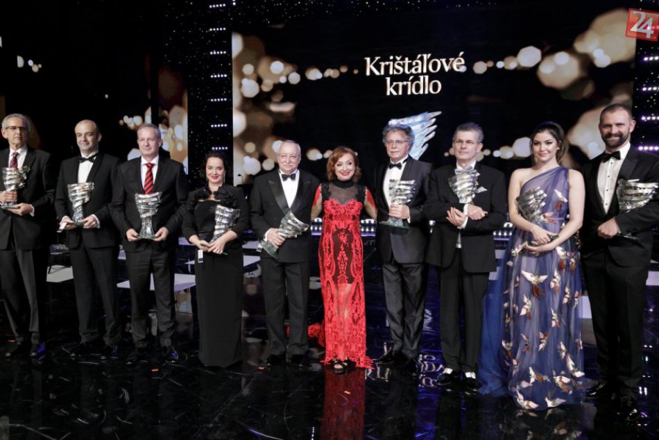 Ilustračný obrázok k článku FOTO: Ocenenie Krištáľové krídlo 2017 si prevzalo jedenásť slovenských osobností