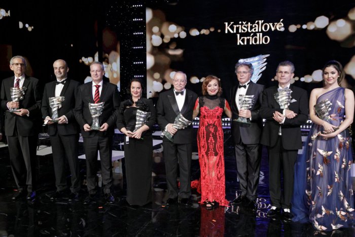 Ilustračný obrázok k článku Rodák z Trnavy si prevzal Krištáľové krídlo 2017: Dostal sa  medzi najlepších!