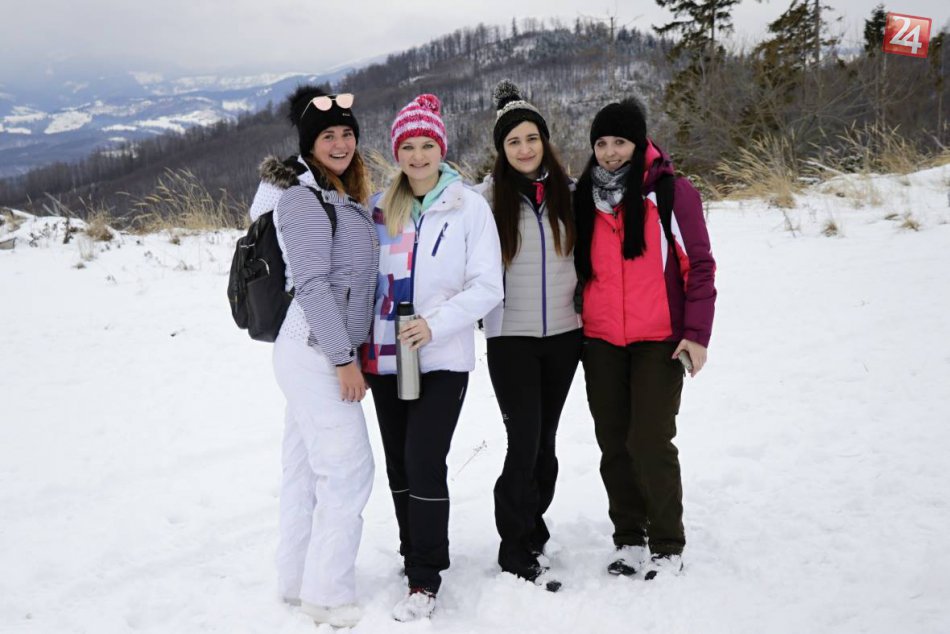 Ilustračný obrázok k článku FOTO z výstupu na Stromíš: Stovky nadšencov lákal výhľad na okolie