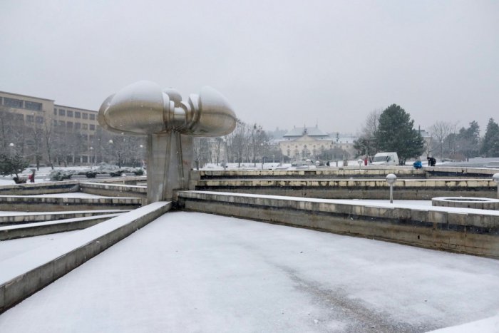 Ilustračný obrázok k článku Revitalizácia Námestia slobody pokračuje: Mesto zisťuje stav fontány Družba