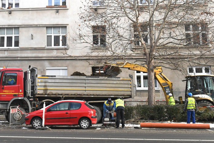 Ilustračný obrázok k článku Havarijný stav na Komenského v Košiciach, FOTO: Obyvateľov trápi zápach z potrubia