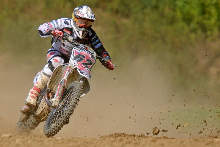 Ilustračný obrázok k článku Polícia radí vo VIDEU: Môžem na motorke jazdiť po poľnej alebo lesnej ceste?