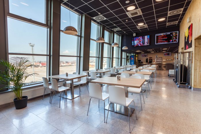 Ilustračný obrázok k článku Železničná stanica v Poprade po rekonštrukčnej etape: Pribudla nová reštaurácia