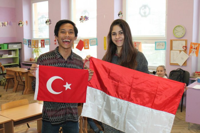 Ilustračný obrázok k článku Zahraniční študenti po týždni u nás: Mesto je tiché, Žiarčania vysmiati