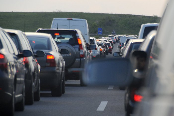 Ilustračný obrázok k článku Carrivederci chce na cestách a parkoviskách menej automobilov. Stavil na car sharing