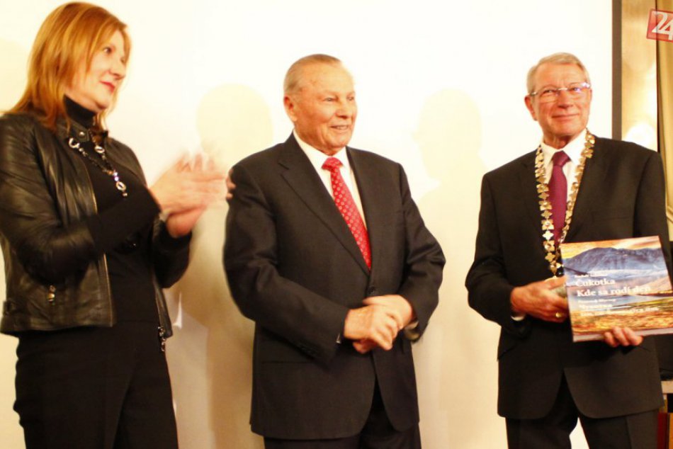 Ilustračný obrázok k článku Prezident Schuster uviedol do života ďalšiu knihu: Krstil ju tatranský primátor