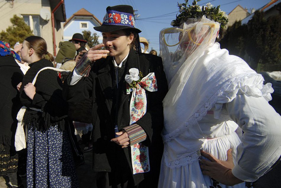 Ilustračný obrázok k článku VEĽKÝ PREHĽAD šitý pre Trenčanov: Kam za poslednou fašiangovou zábavou?