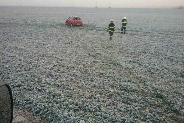 Ilustračný obrázok k článku Pri nehode medzi Stupavou a Devínskou Novou Vsou skončilo auto v poli