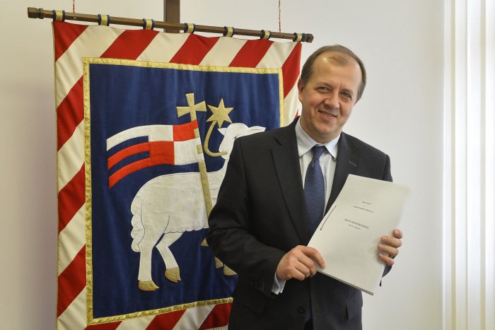 Ilustračný obrázok k článku Mesto spustilo petíciu: V hre je známa divadelná sála v Trenčíne!