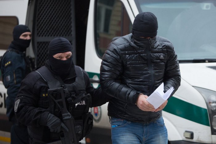 Ilustračný obrázok k článku Drogovú činnosť vykonávali aj v Považskej: Adam, Luboš a Lukáš spoznali tresty