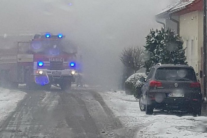 Ilustračný obrázok k článku V Stupave horelo osobné auto aj fasáda domu