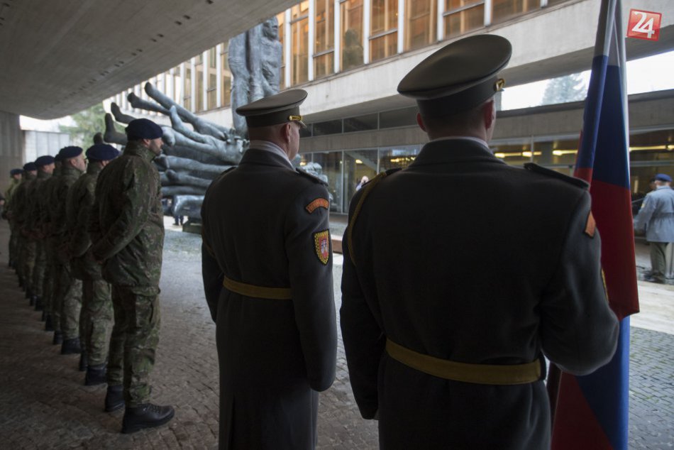 Ilustračný obrázok k článku Obmedzenia v Bystrici už pred oslavami SNP: V týchto časoch prebehne nácvik vojenskej prehliadky