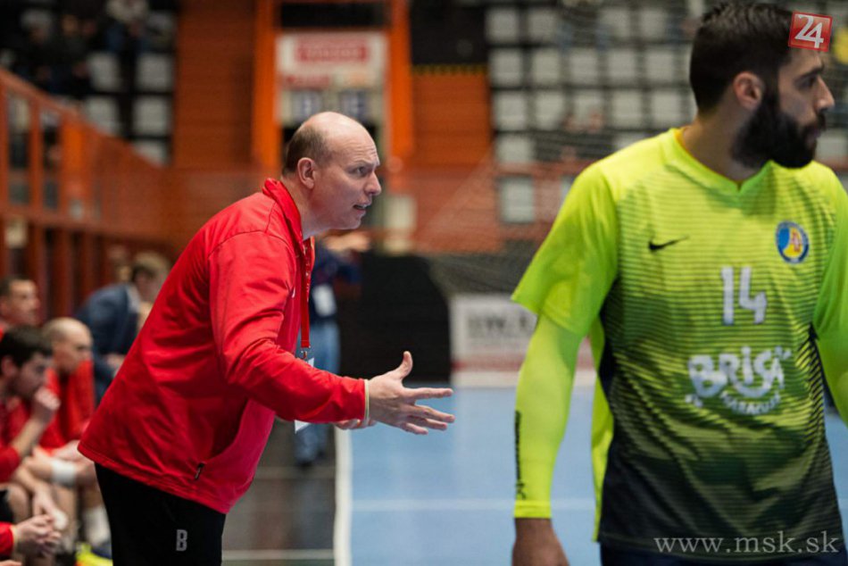 Ilustračný obrázok k článku Portugalská misia Považskobystričanov: Začali nehodou na D1, skončili so cťou