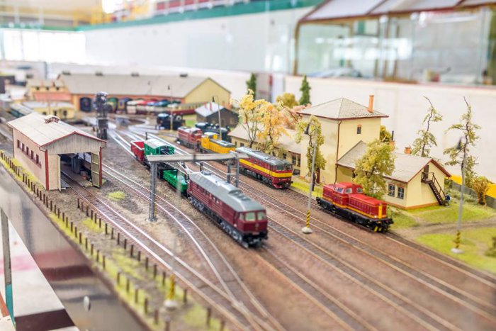 Ilustračný obrázok k článku Máte radi vlaky? Príďte svoju vášeň podporiť do budovy Konskej železnice