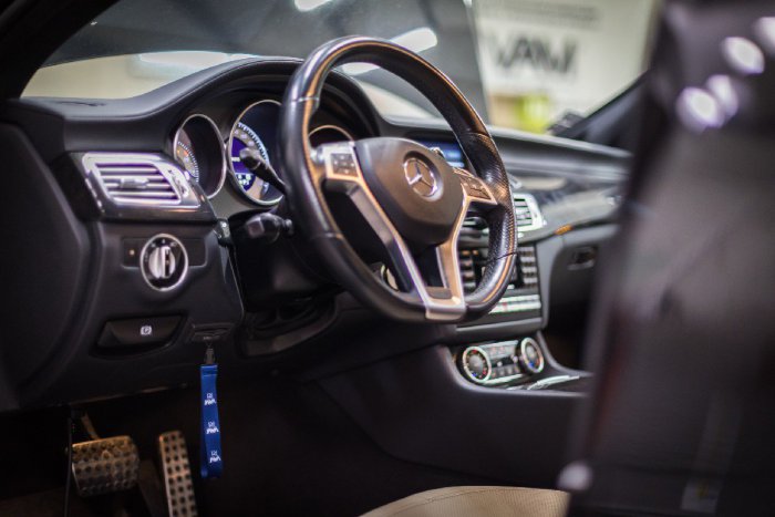 Ilustračný obrázok k článku Nepodceňujte zabezpečenie vášho auta ani počas dlhých zimných večerov