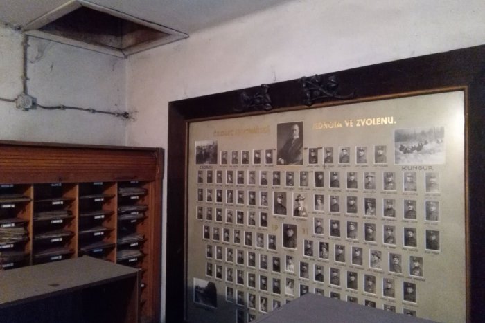 Ilustračný obrázok k článku Historický klenot vo Zvolene. V podkroví domu zapadá prachom vzácne tablo legionárov