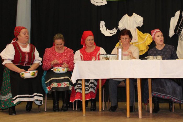 Ilustračný obrázok k článku Naozaj pekný zážitok: V známej dedine pri Michalovciach sa konali páračky, FOTO