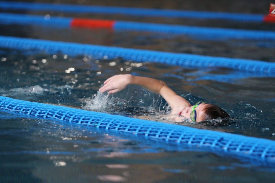 Ilustračný obrázok k článku Krytú plaváreň zatvoria: Poznáme dátum