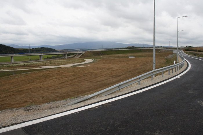 Ilustračný obrázok k článku R2 bude do Lučenca v plnom profile, do R. Soboty a Rožňavy v polovičnom