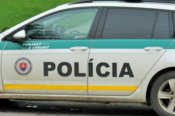 Ilustračný obrázok k článku Kuriózny prípad pri Prešove: Muž našiel v dome zlodeja, ten vraj prišiel zavinšovať