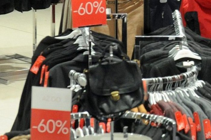 Ilustračný obrázok k článku Mestskí policajti o konflikte v obchode na Bottovej ulici: Tričko skončilo v záchode