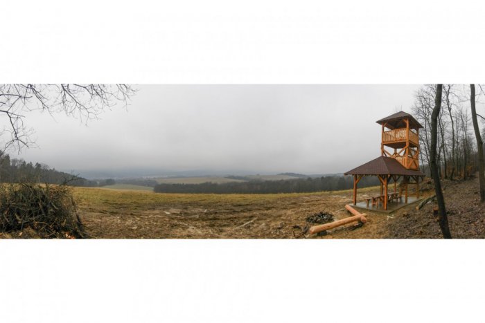 Ilustračný obrázok k článku Na rozhľadni Kamenná Hora Bardejov pribudli náučné tabule a ohnisko