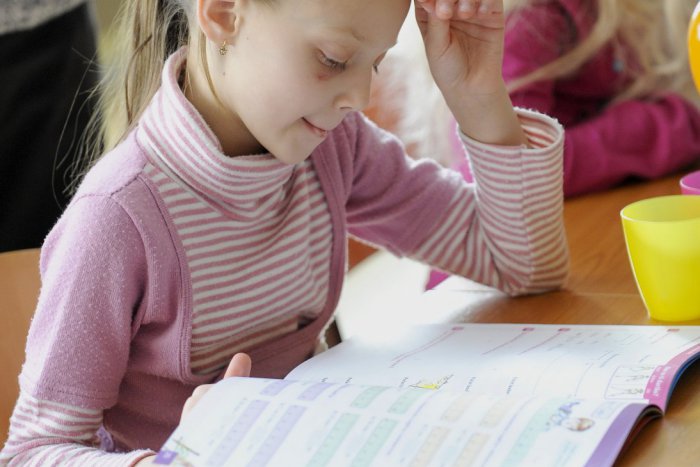 Ilustračný obrázok k článku Tretiaci dostanú nové učebnice: Budú sa z nich učiť prírodovedu