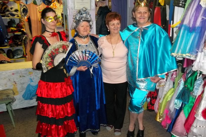 Ilustračný obrázok k článku FOTO. Pani Valika Gállová má svoj svet: Masky a kostýmy, kam sa len pozriete