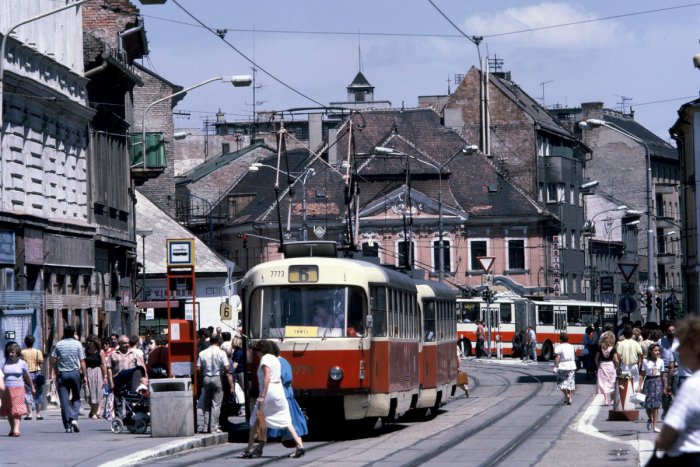 Ilustračný obrázok k článku Pred 38 rokmi museli trolejbusy na Obchodnej ustúpiť električkám