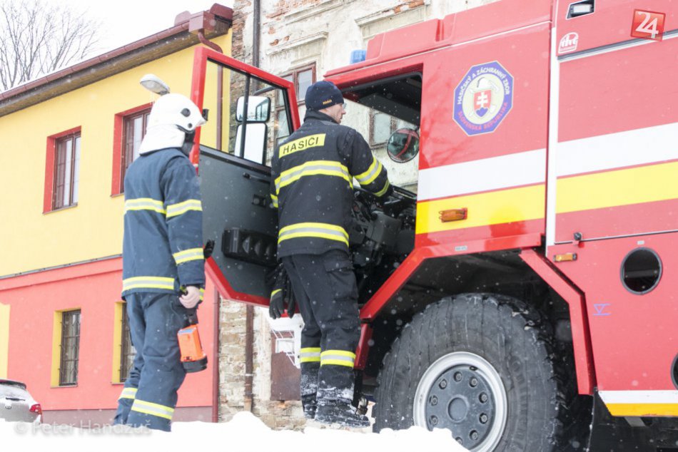 Ilustračný obrázok k článku Pri Humennom sa zrazilo auto s dodávkou: Výsledkom je viacero zranených