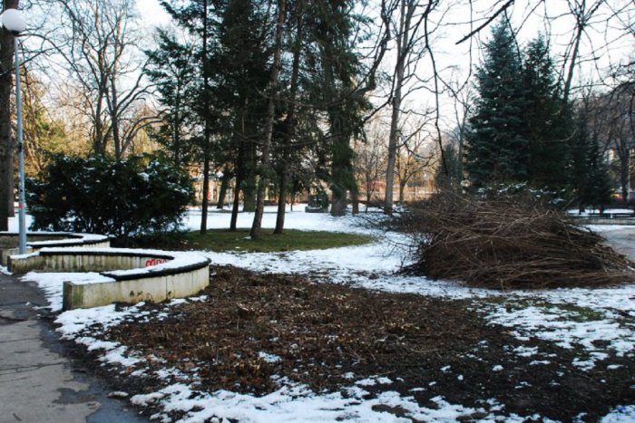 Ilustračný obrázok k článku Práce v mestskom parku sa už začali: Vodiči a chodci, pozor na tieto obmedzenia!