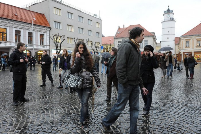 Ilustračný obrázok k článku Vek tohto Trenčana vás dostane: Ktorá veková skupina v našom meste dominuje?