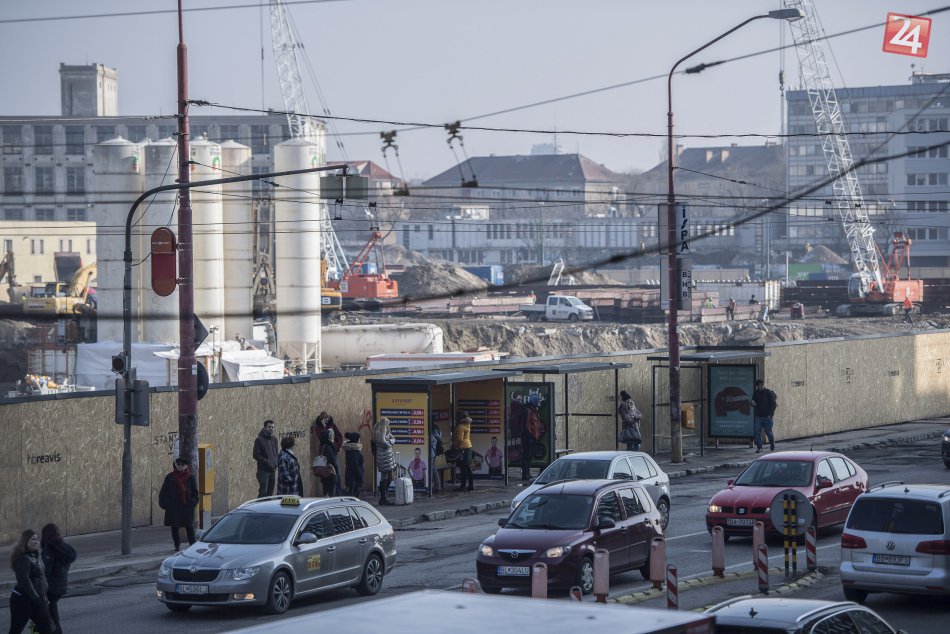 Ilustračný obrázok k článku OBRAZOM: Po starej autobusovej stanici Mlynské nivy nezostala ani tehla