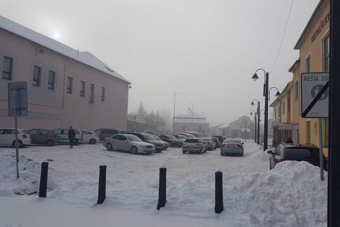 Ilustračný obrázok k článku Zmena v parkovaní: Od tohto dátumu môžeme v Mikuláši platiť za parkovanie cez apku