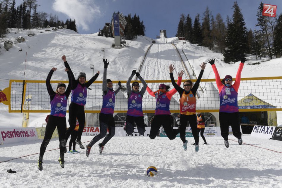 Ilustračný obrázok k článku Volejbal na snehu a v kopačkách: Na Štrbskom Plese budú majstrovstvá Slovenska