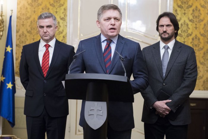 Ilustračný obrázok k článku Opozícia spúšťa petíciu: Chce odstúpenie Roberta Kaliňáka a Tibora Gašpara