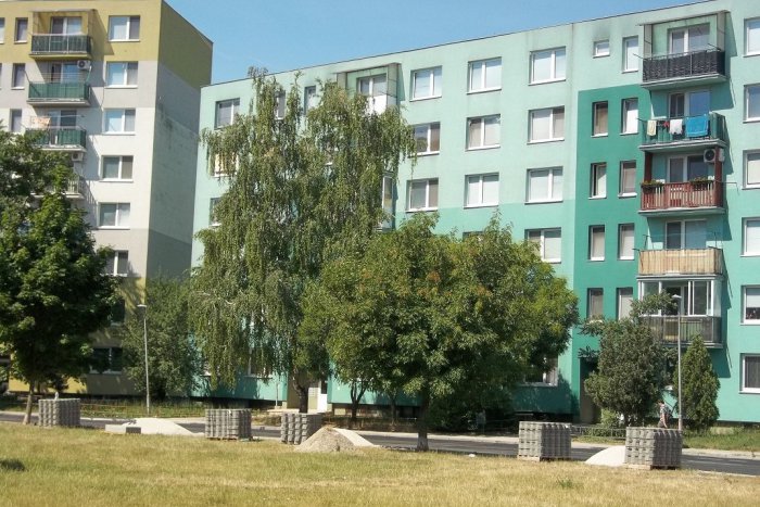 Ilustračný obrázok k článku S revitalizáciou vnútrobloku sa začne čoskoro: Proti hluku nasadia zeleň