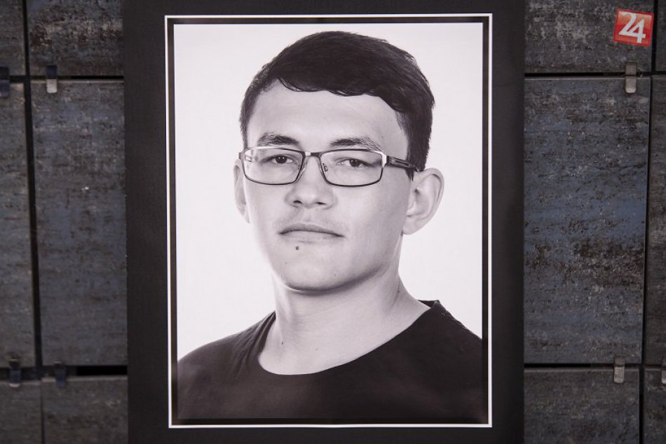 Ilustračný obrázok k článku Rodná obec Jána Kuciaka (†27) vyšla s dojemnou výzvou: Takto chcú pomôcť jeho rodine!