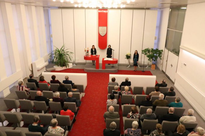 Ilustračný obrázok k článku Obradnú sieň v Prešove uzatvorili kvôli rekonštrukčným prácam: Okrášlia ju nové okná