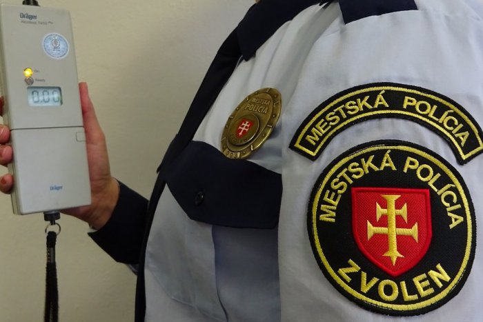 Ilustračný obrázok k článku Zvolenskí policajti zakročili proti podnapitým výtržníkom. Pozrite, koľko nafúkali